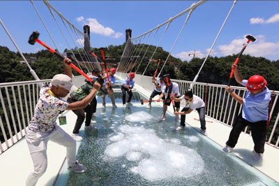 長沙到張家界云天渡玻璃橋、張家界森林公園、天子山往返三日游