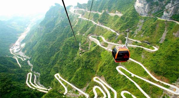 張家界、袁家界、天子山、十里畫(huà)廊、金鞭溪、土司城、天門(mén)山、鳳凰古城喜樂(lè)四日游
